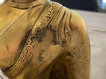 Une figure de Bouddha en bronze dor&eacute;, Tibet, d&eacute;but du 20&egrave;me